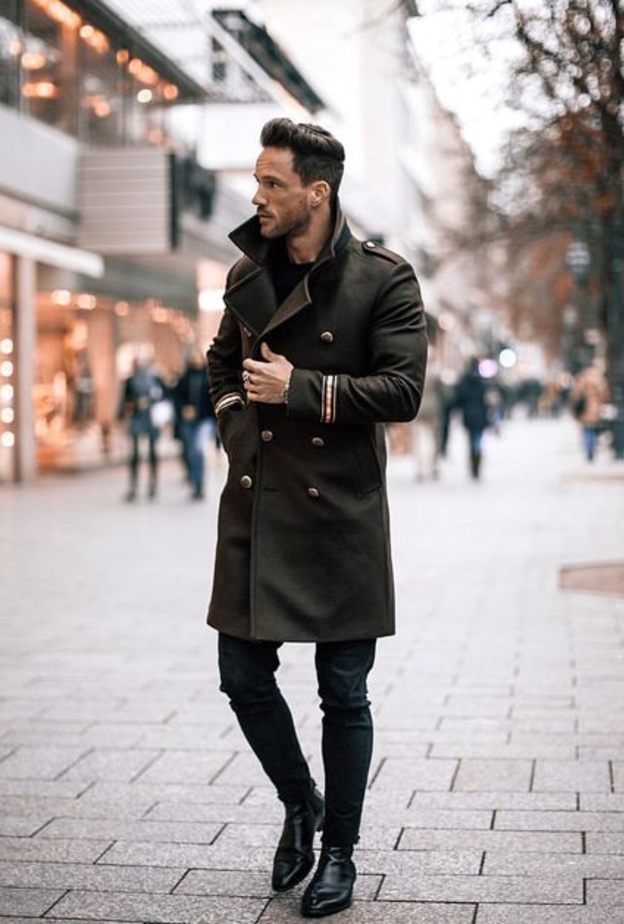 طريقة راقية ومميّزة بتنسيق المعطف مع البدلة الأنيقة