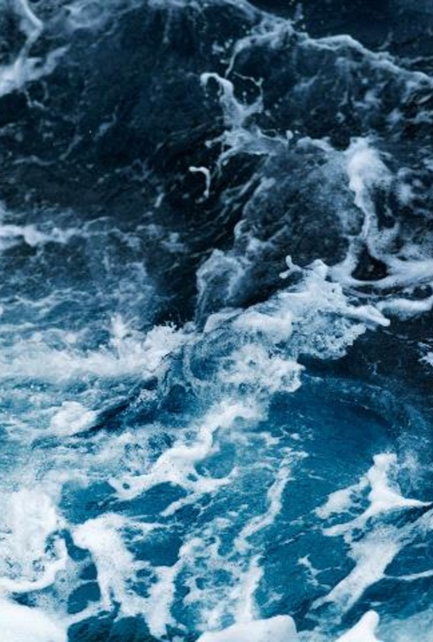 الأرصاد الإمارتية تحذر من اضطراب البحر وارتفاع الموج في الخليج العربي