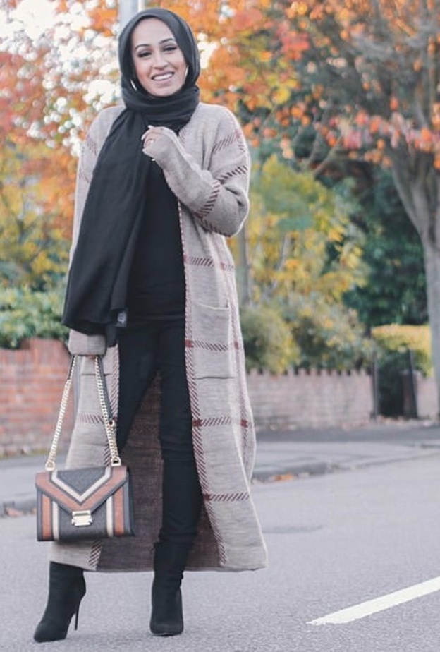 ارتدي كنزة بخامة شتوية كعباية عصرية وأنيقة