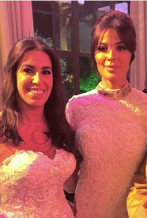 نادين نجيم تشعل الاجواء في زفاف مديرة اعمالها