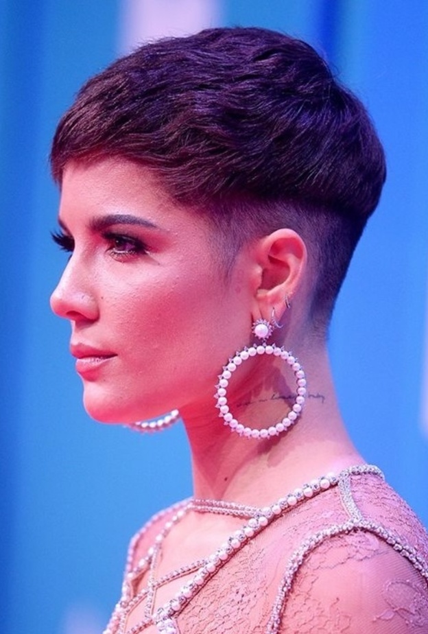 تسريحات شعر طبيعية على طريقة Lindsay Lohan.