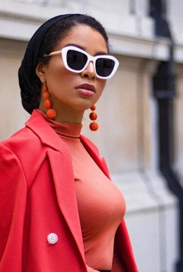 زينب علي حمّود تختار شكل ناعم لنظّارتها