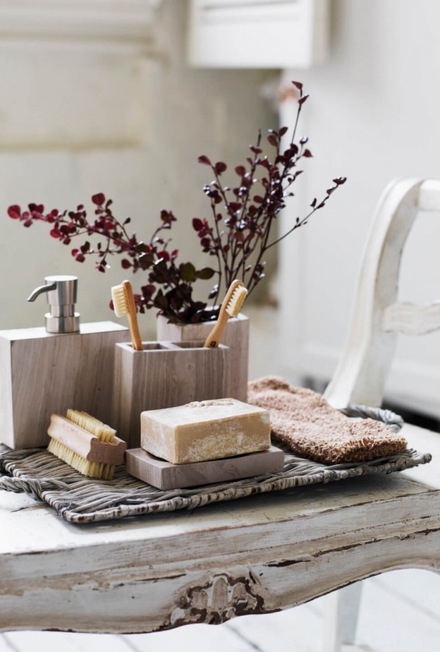 الاكسسوارات الخشبية لمظهر فينتاج في الحمامات