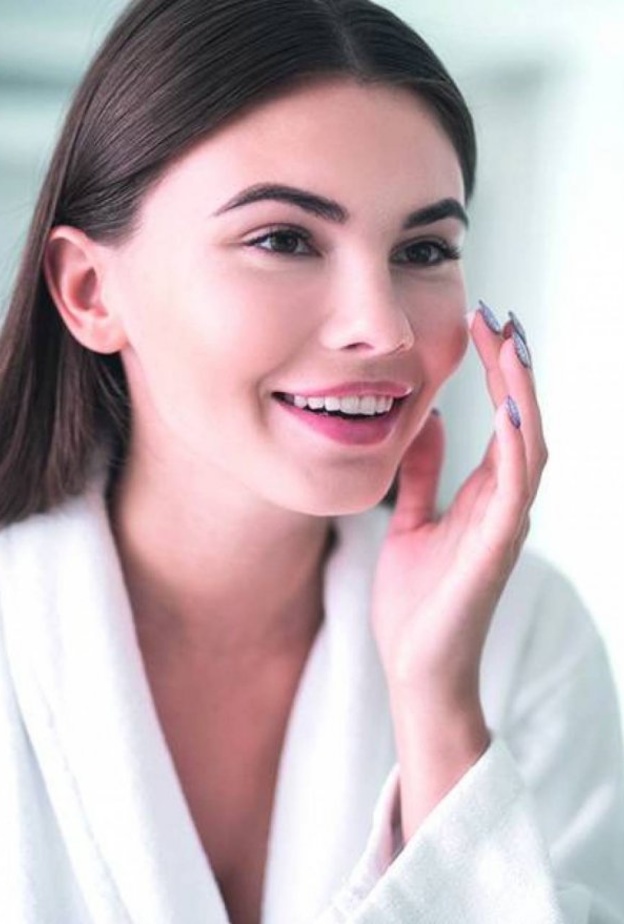 اترك ماسك الحليب على بشرتك لمدة عشر دقائق ولاحظ الفرق