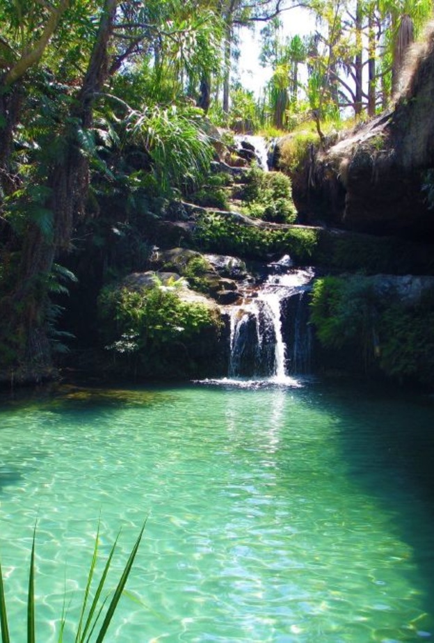 حوض سباحة طبيعي في حديقة ايسالو مدغشقر