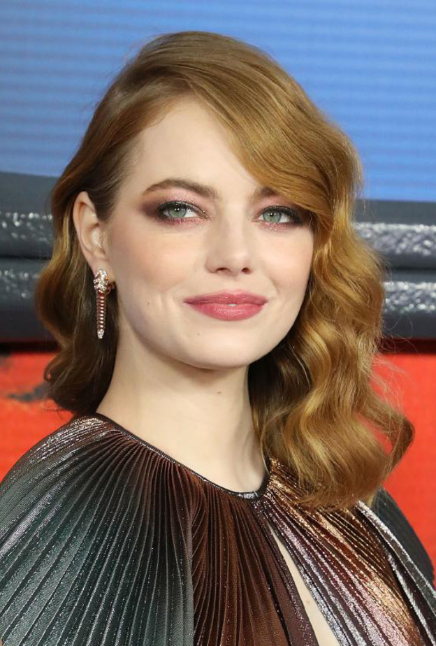 أحمر شفاه زهري على طريقة إيما ستون