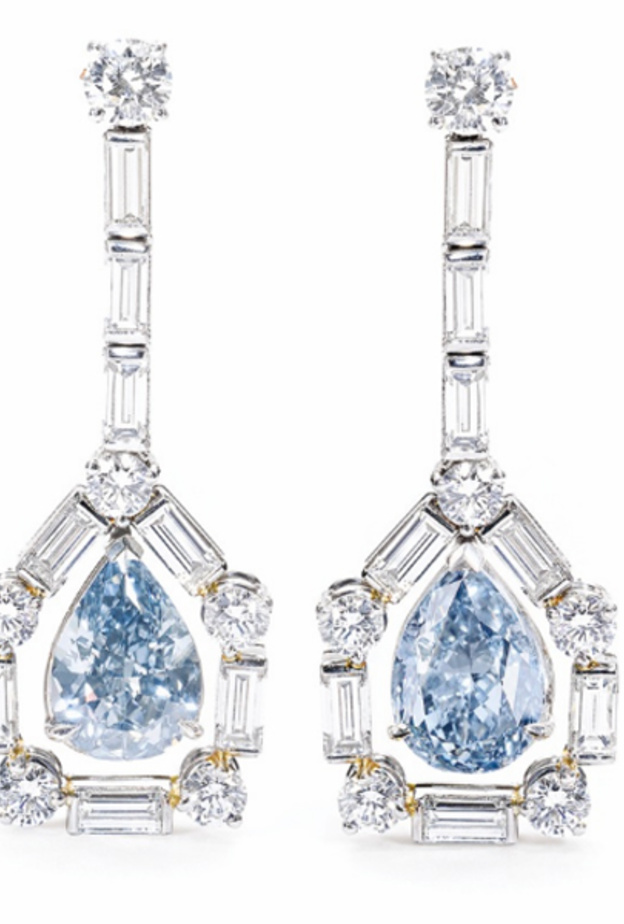 اسوارة من الماس والياقوت الأزرق