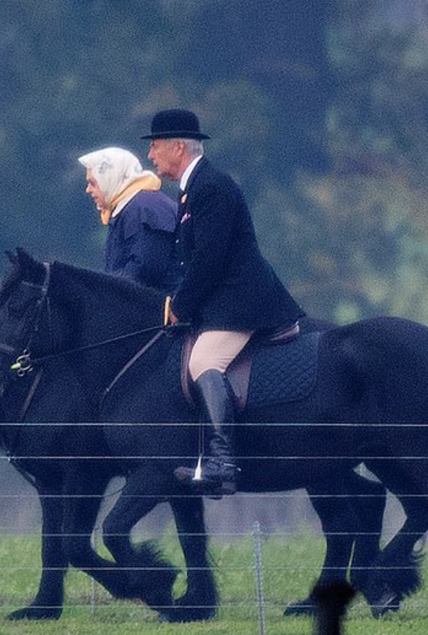 الأمير فيليب وملكة بريطانيا يذهبان في جولة صباحية في وندسور