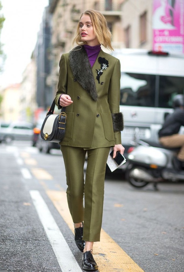 تنسيقات شبابية لافتة في السترات باللون الزيتي نسقيها هذا الموسم.