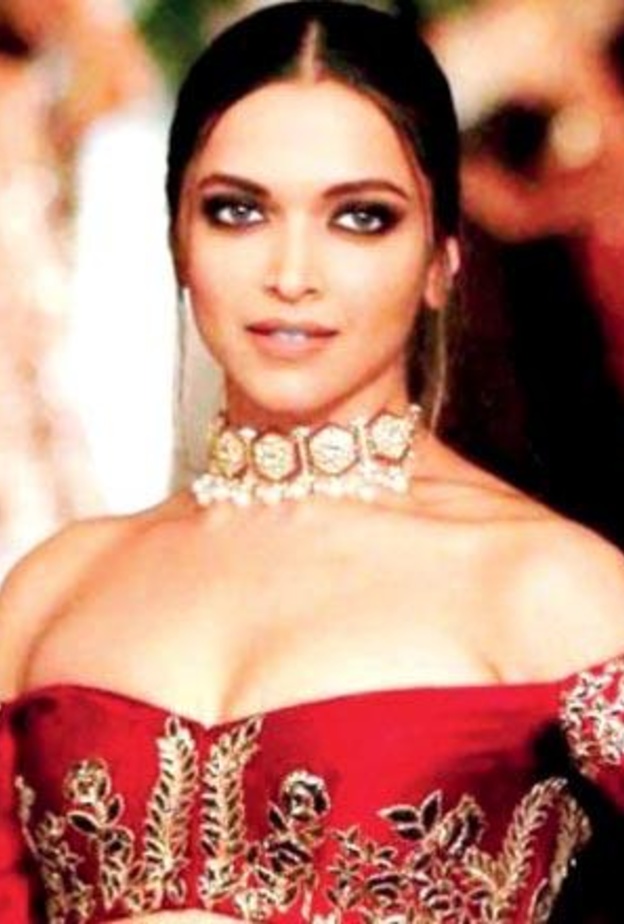 ديبيكا بادوكون تنفق 137 ألف دولار على مجوهرات حفل زفافها