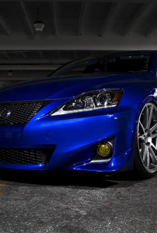 التقليل من معدل تسارع السيارة