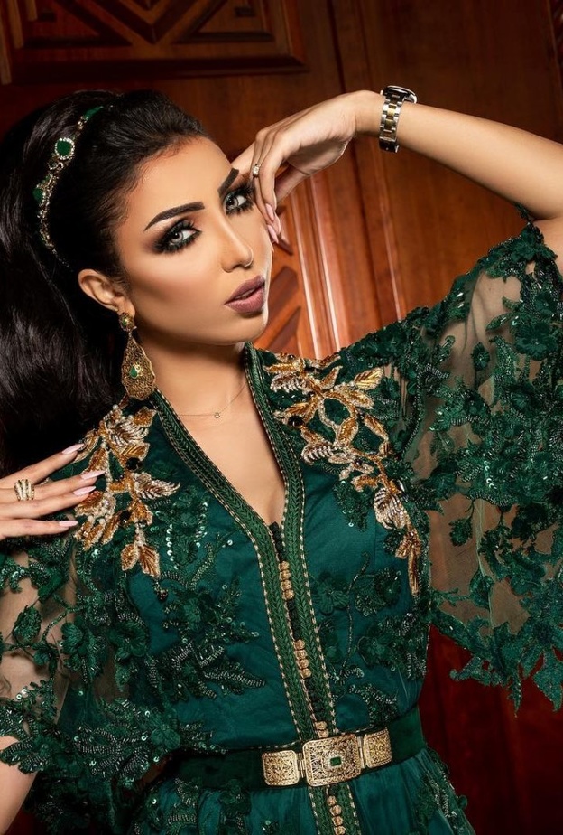 دنيا بطمة تحتفل مع ابنتها بالمسيرة الخضراء