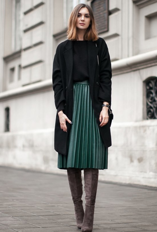 اعتمدي تنسيقات شبابية مع التنانير الميدي وأحذية الكاحل