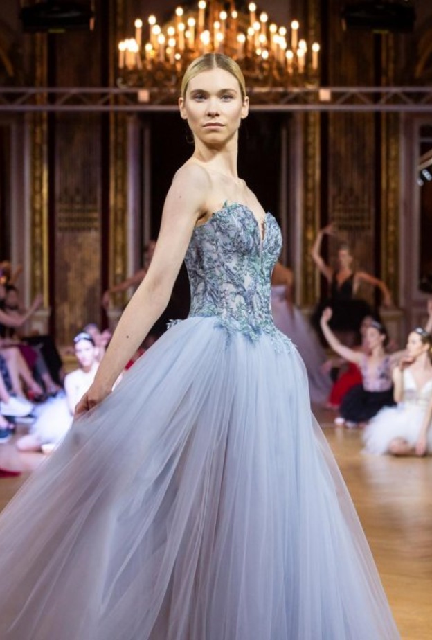 فستان من ewa minge