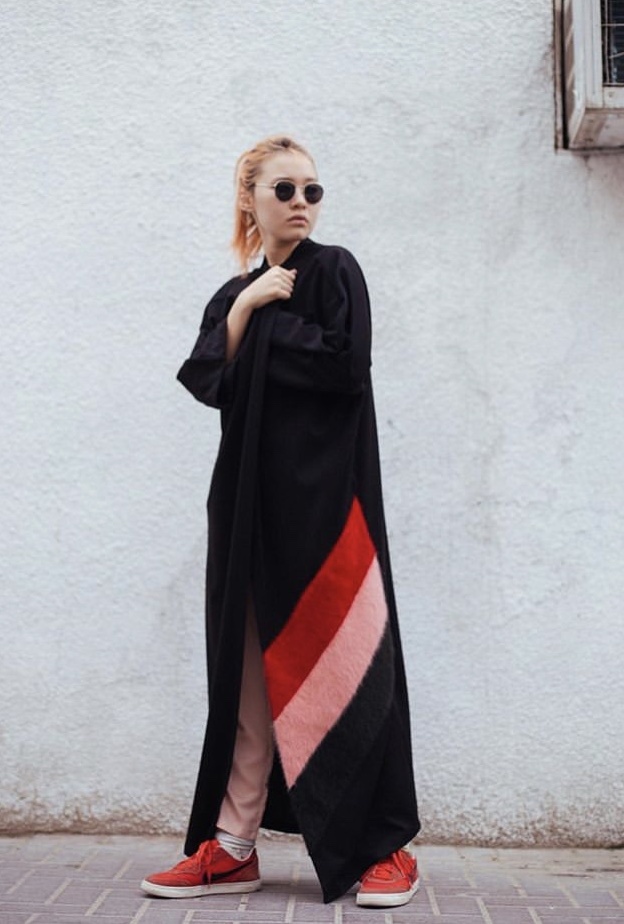 تصاميم عبايات موسمية بروح الأزياء الشتوية