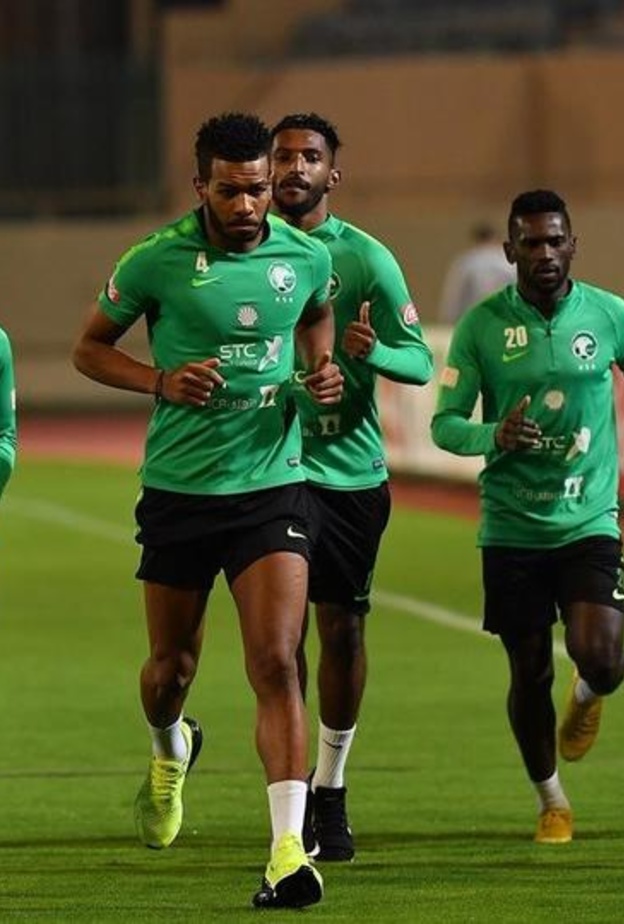الأخضر يسافر من الدمام إلى عمان