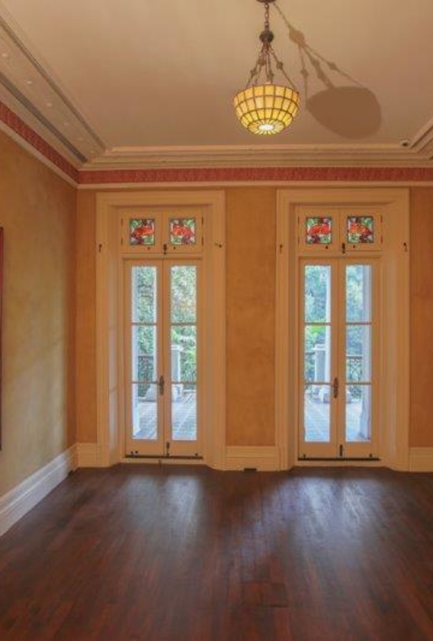 Prada تُقدّم Strotytelling.. معرض للرسام الصيني ليو يي