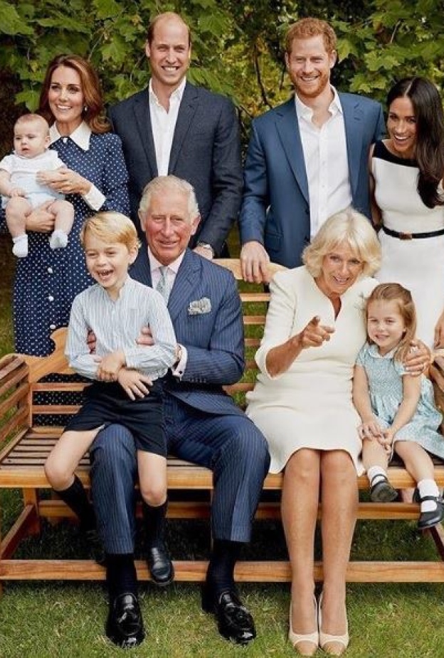صورة رائعة تجمع الأمير تشارلز بأفراد عائلته وأحفاده تم الكشف عنها بمناسبة عيد ميلاده السبعين