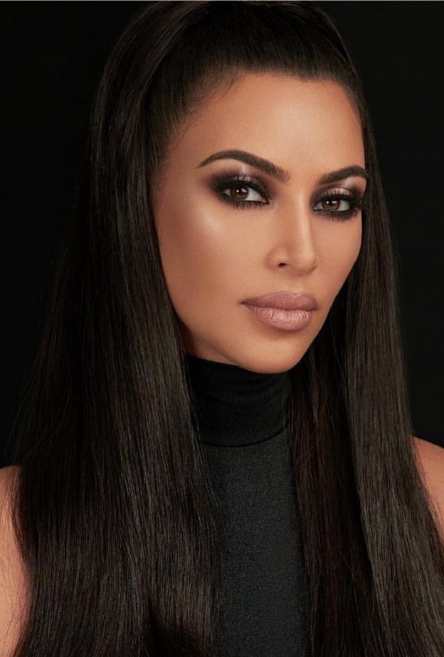 طرق ساحرة لتطبيق مكياج برونزي بأسلوب كيم كرداشيان