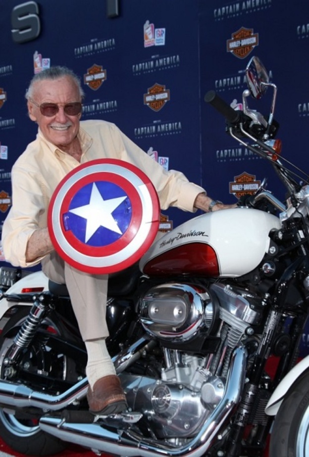 ستان لي  وأبطاله الخارقين