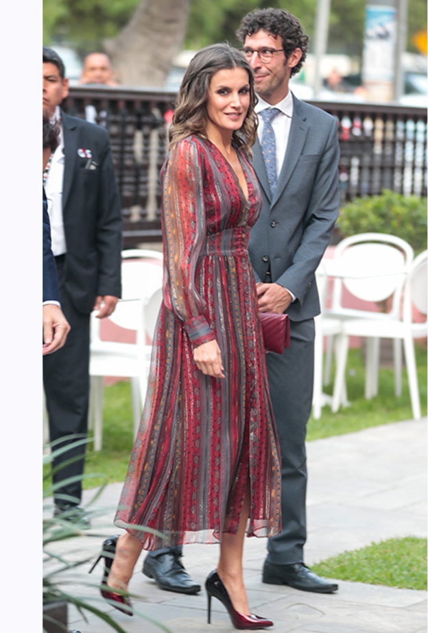 إطلالات ليتيزيا ملكة إسبانيا في البيرو