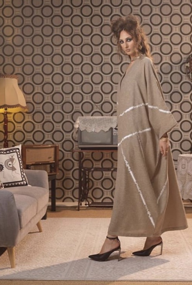 عبايات أنيقة بدرجات ألوان شتوية