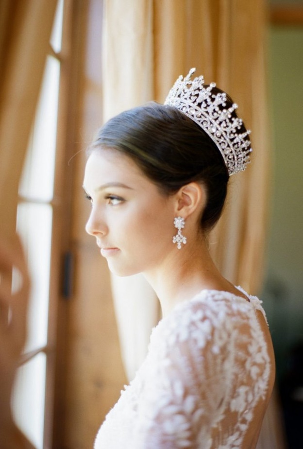 لكل تسريحة شعر تاجا يلائمها