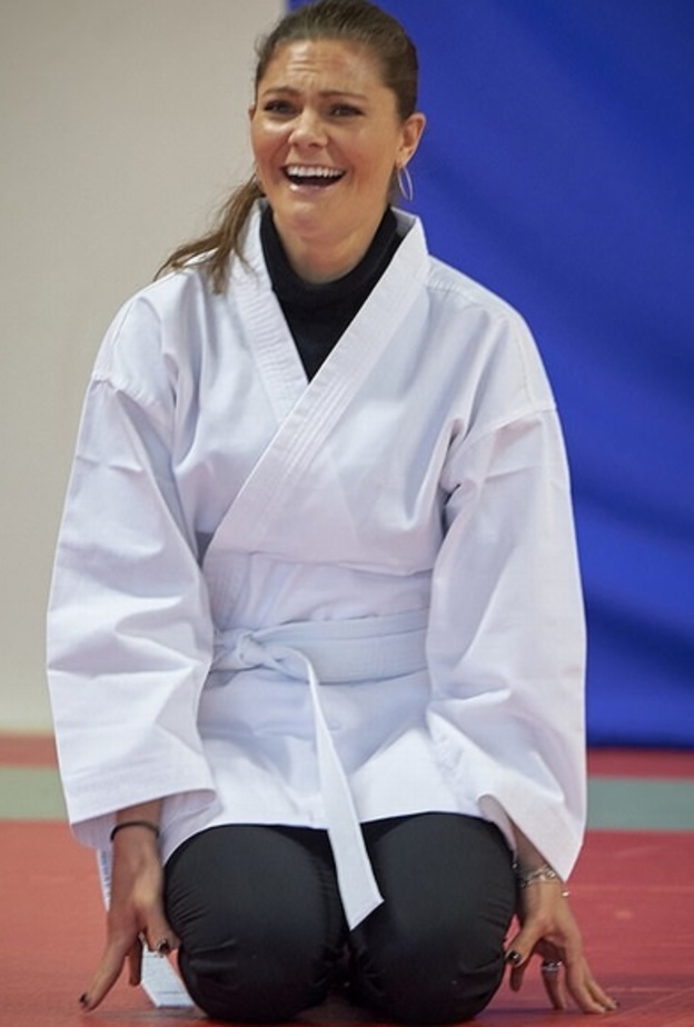 الأميرة فيكتوريا وجهت عدة لكمات إلى لوحة تدريب