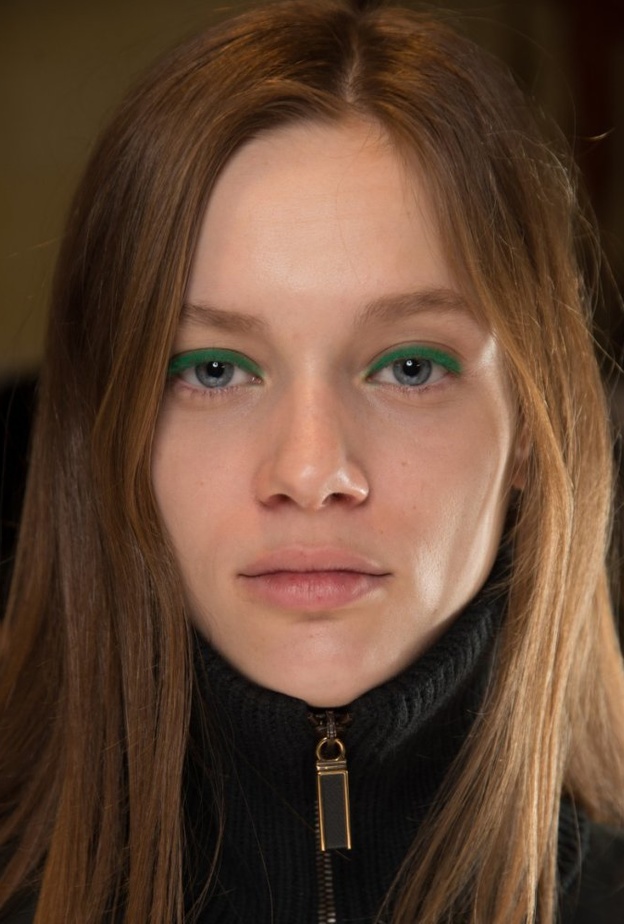 خطوط الآيلاينر الملونة‏ بتدرجات الأزرق والبنفسجي من Tibi.