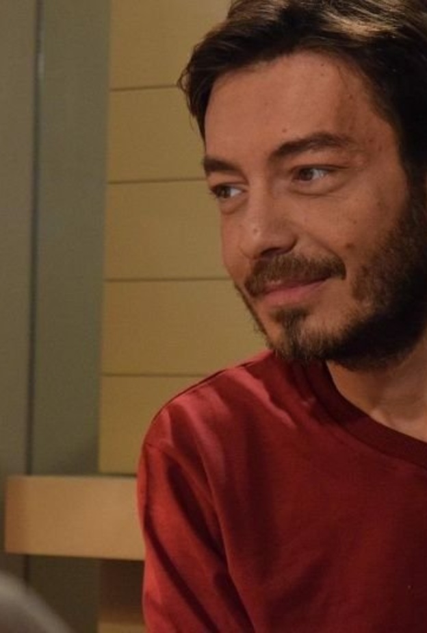 احمد زاهر يسقط من على مسرح حفل تامر حسني