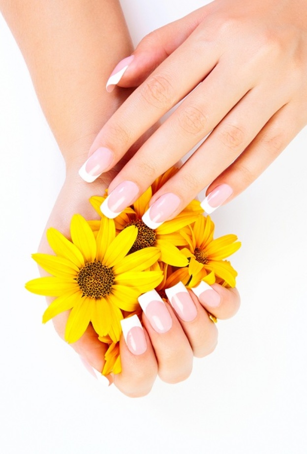 اظافرك الجميلة تعكس جزءا من انوثتك