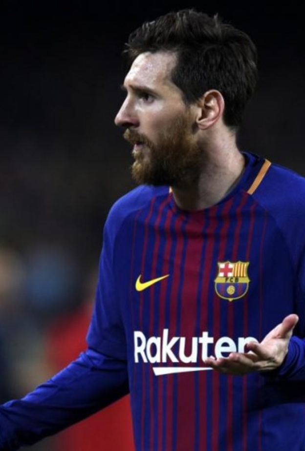 ميسي يطلب ضم صلاح إلى برشلونة في الانتقالات الصيفية