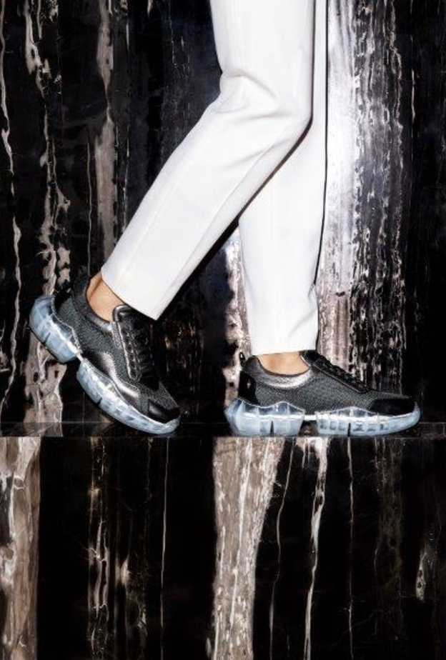 Jimmy Choo تطلق حذاء الألماس الرياضي