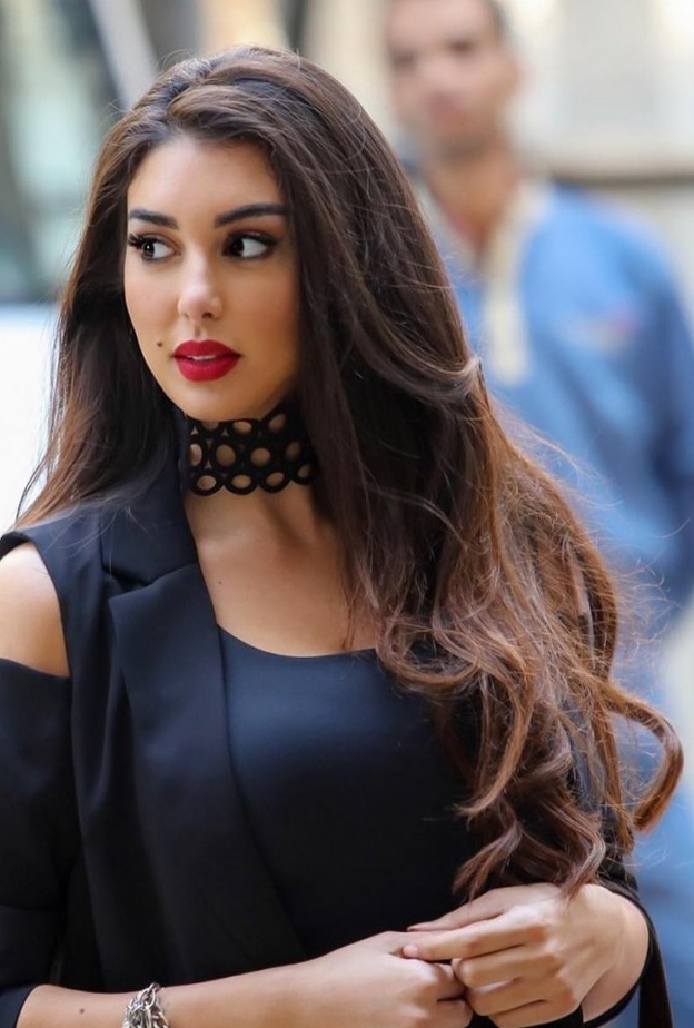 استلهمي تسريحات شعر ناعمة من ياسمين صبري