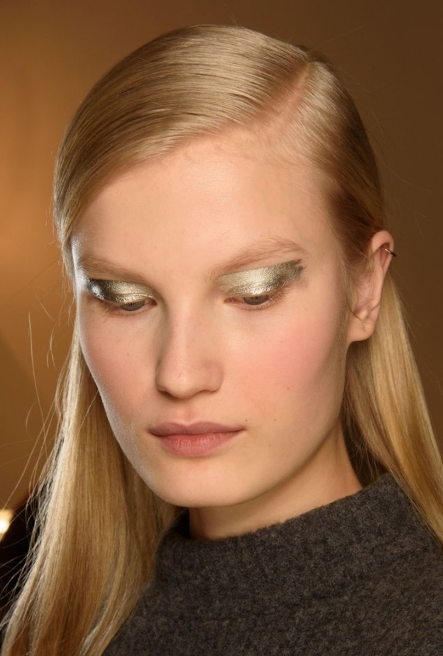 مكياج عيون ميتاليك لسهرات الشتاء من Pamella Roland