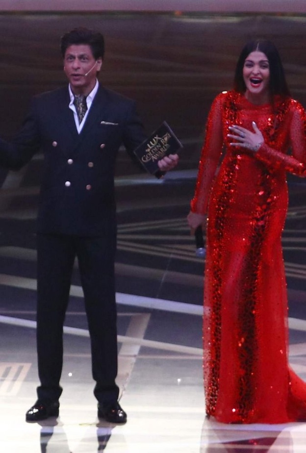 نجوم بوليوود في حفل جوائز Lux Golden Rose