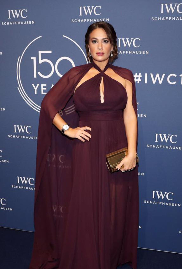 إطلالة عصرية على السجادة الحمراء