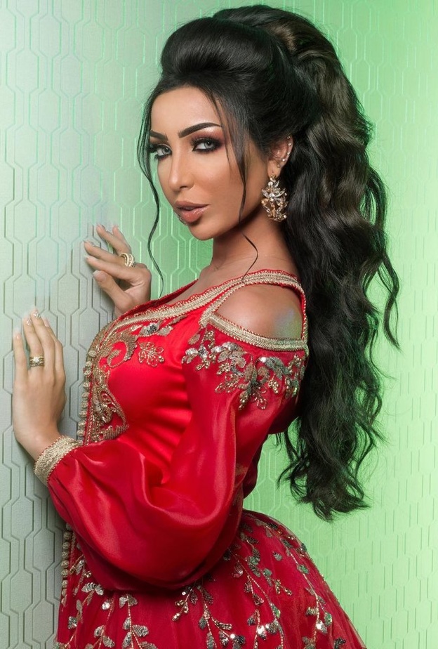 دنيا بطمة تواسي فنان مغربي بعد وفاة طفله