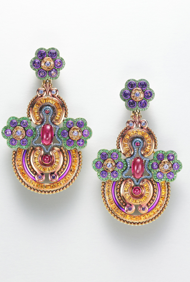 أقراط من بياجيه Piaget