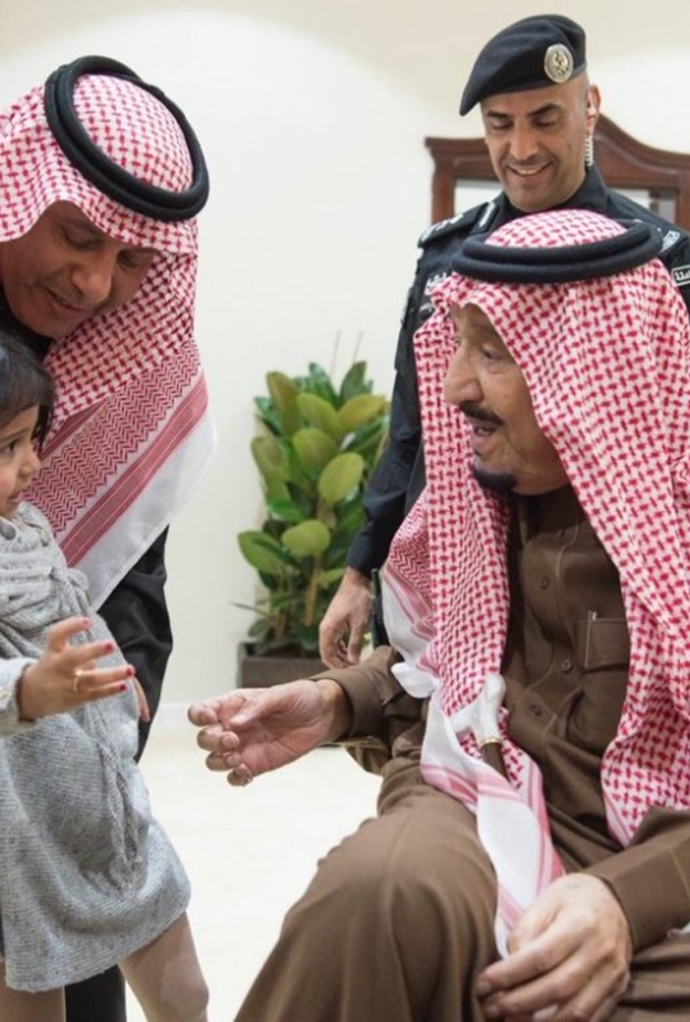 طفلة القريات مع الملك سلما