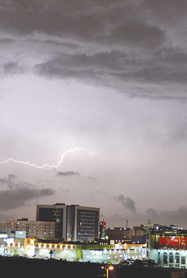 خبير الأرصاد السعودي "الحصيني" يحذر من الأمطار على عدد من مناطق المملكة