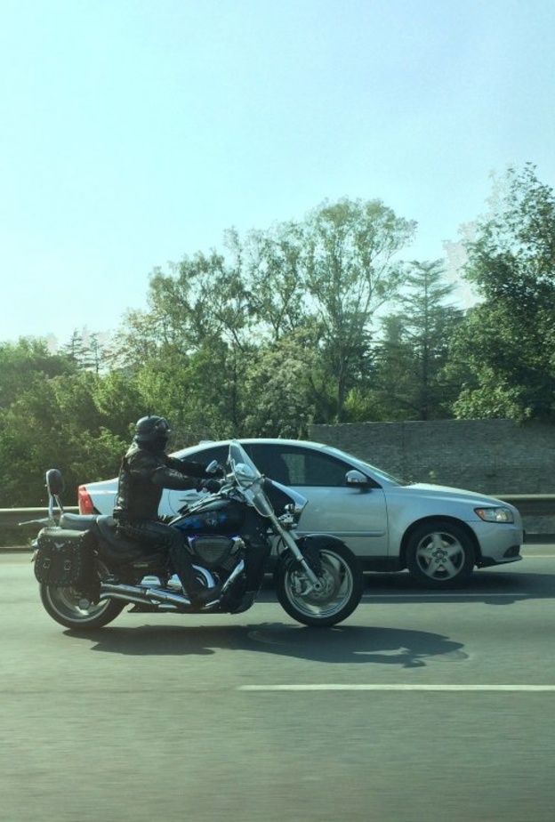 نصائح هامة عند القيادة على الطريق بجانب دراجات نارية