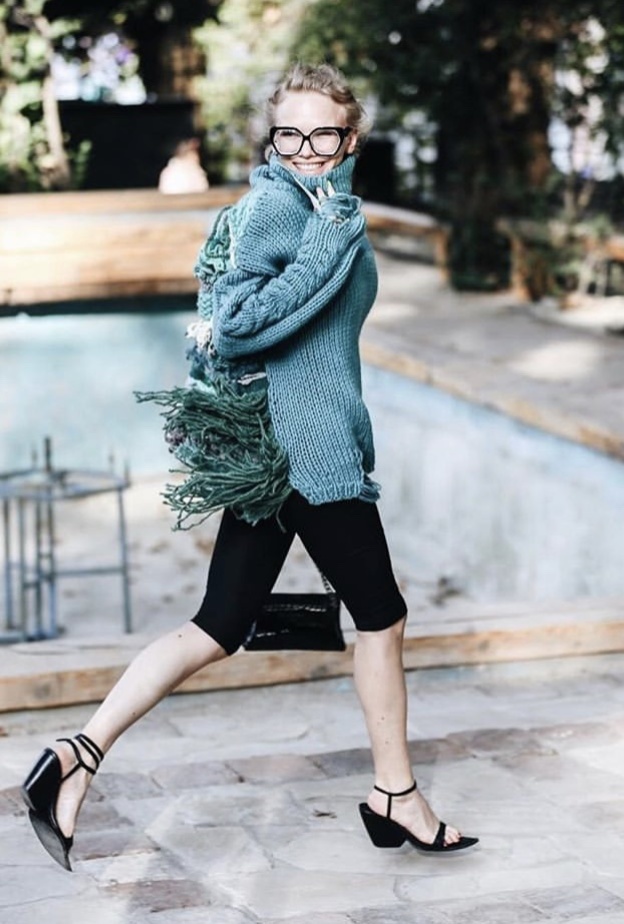 الحزام الضخم والعريض.