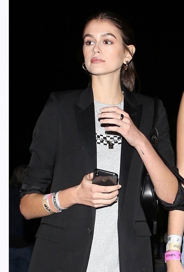  كايا غربر مرشحة للمرة الثانية لنيل لقب جائزة الأزياء البريطانية كأفضل عارضة للعام 2018