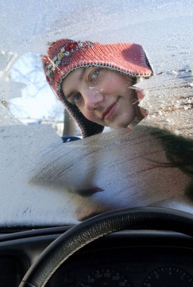 استخدمي المستحضرات المضادة للماء أو الواقية من الماء