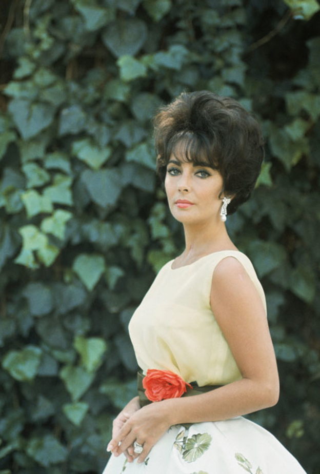 معرض Dior يحتفل بأكثر من 70 سنة من التصاميم المترفة