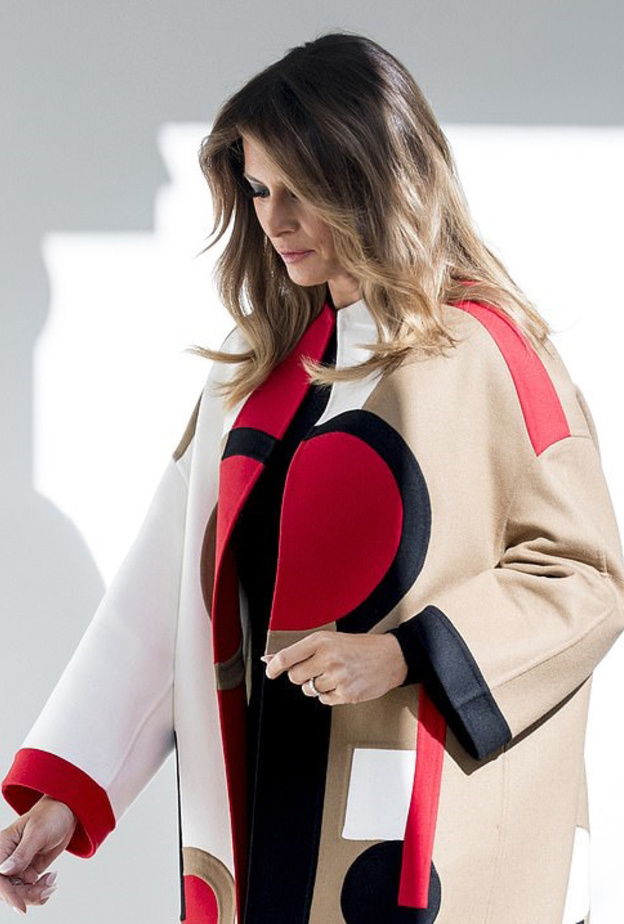 تألقت ميلانيا ترامب Melania Trump بموضة المعطف الضخم والفاخر