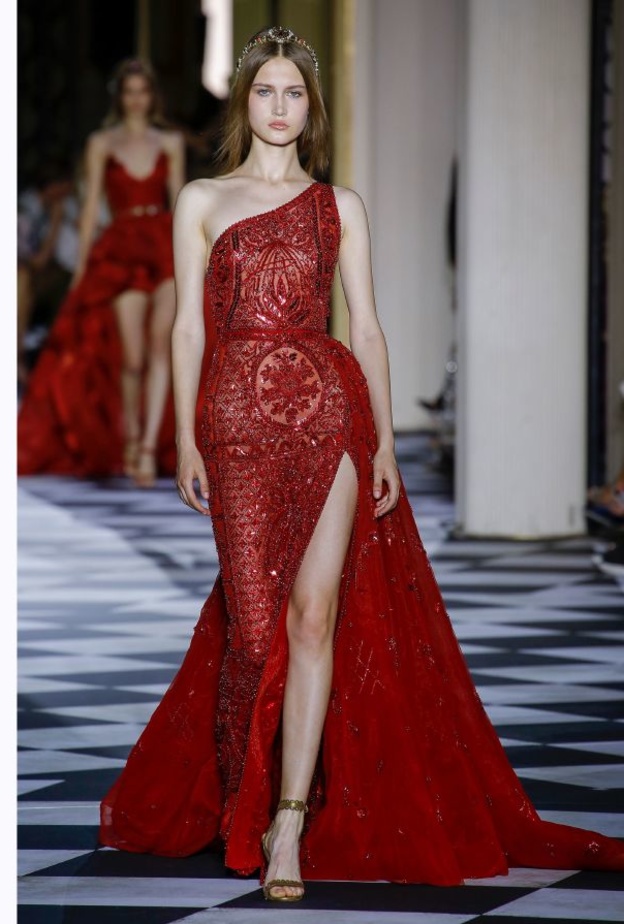 فستان احمر من TOM FORD