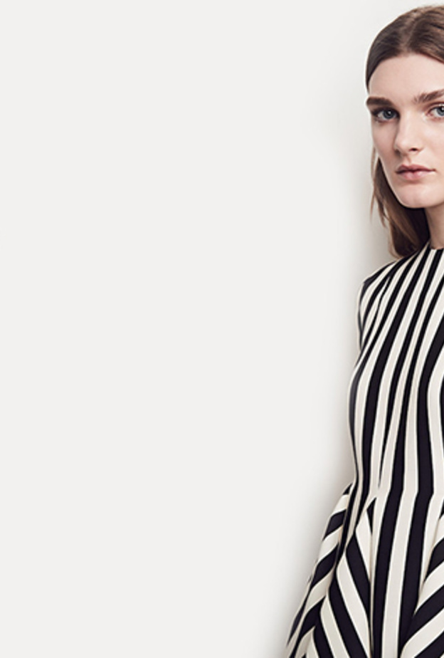 بث مباشر من طوكيو لعرض أزياء فالنتينو Valentino