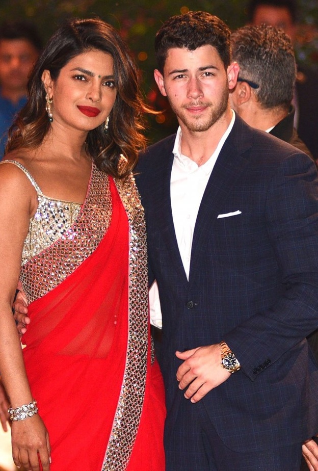 منزل بريانكا تشوبرا تزينه الأضواء والاحتفالات استعداد لحفل زفافها